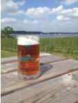 kuehles Bier mit Blick auf die Schlei bei der Landkueche Stubbe